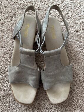 Munro Taupe-Silver Suede Slingback Sandals